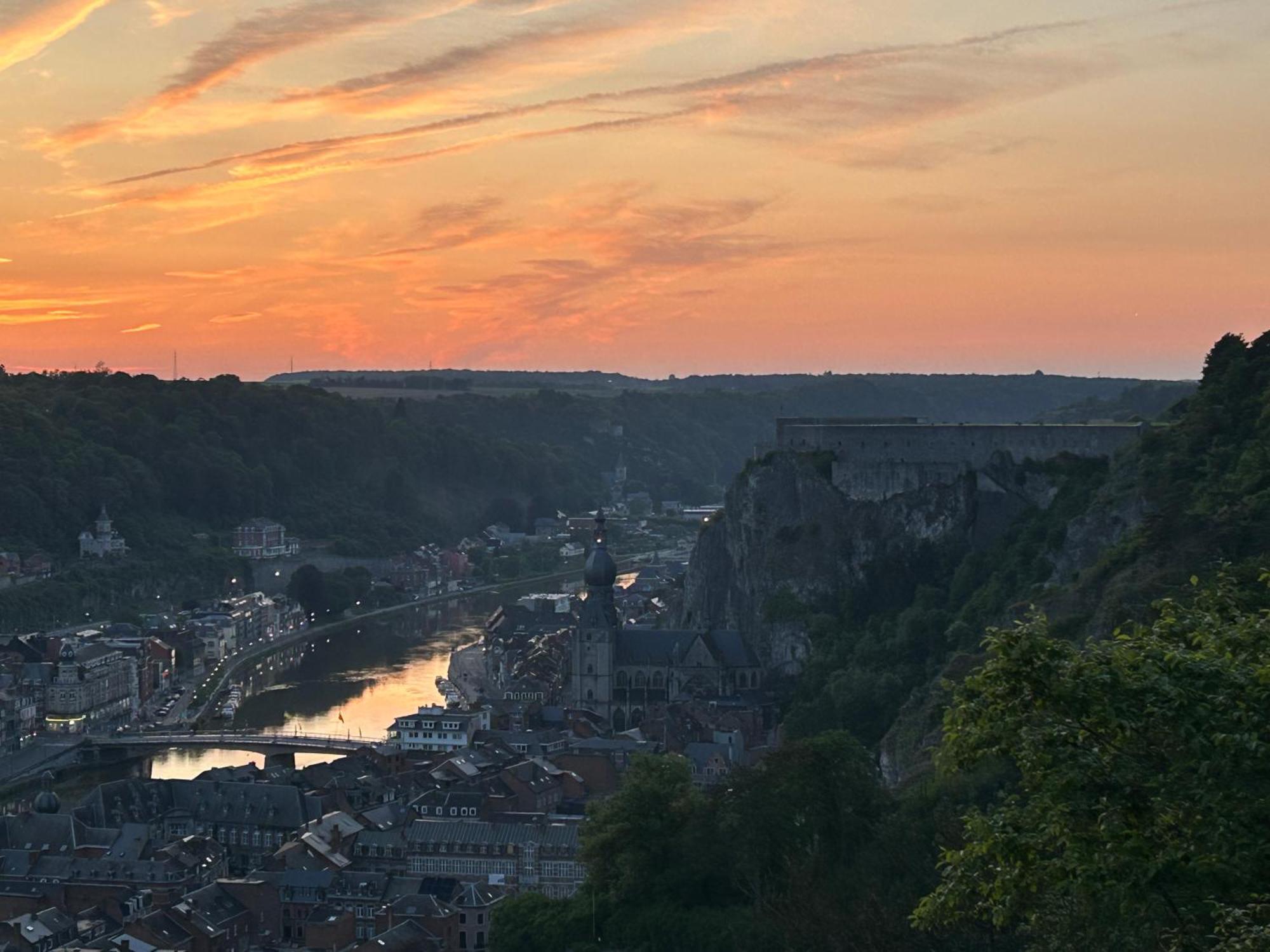 2Pas2Meuse Lägenhet Waulsort Exteriör bild